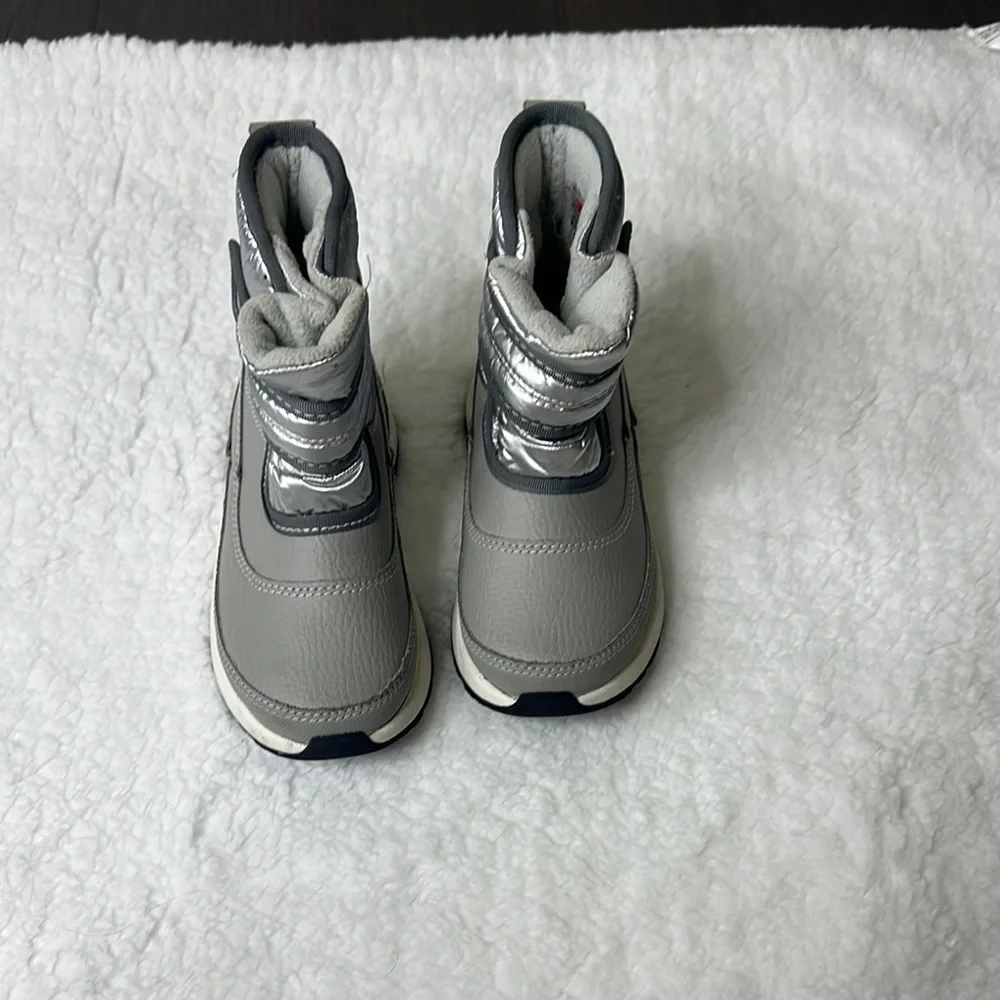 UGG Silver and Gray Boots with Cushioned Comfort - Picture 4 of 9